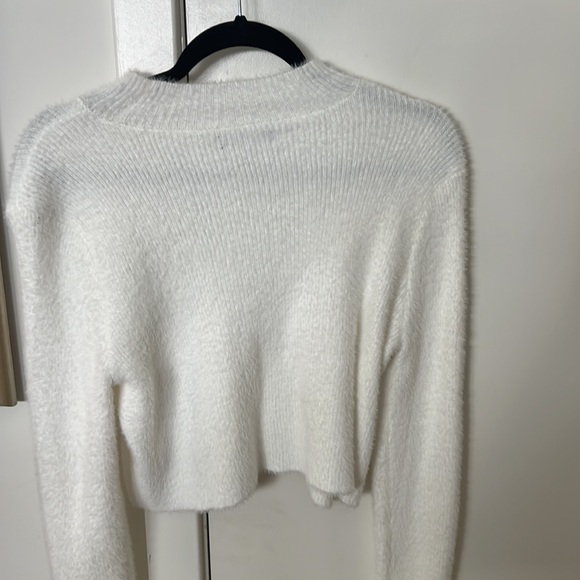 Kendall and Kylie cropped sweater - Picture 3 of 3